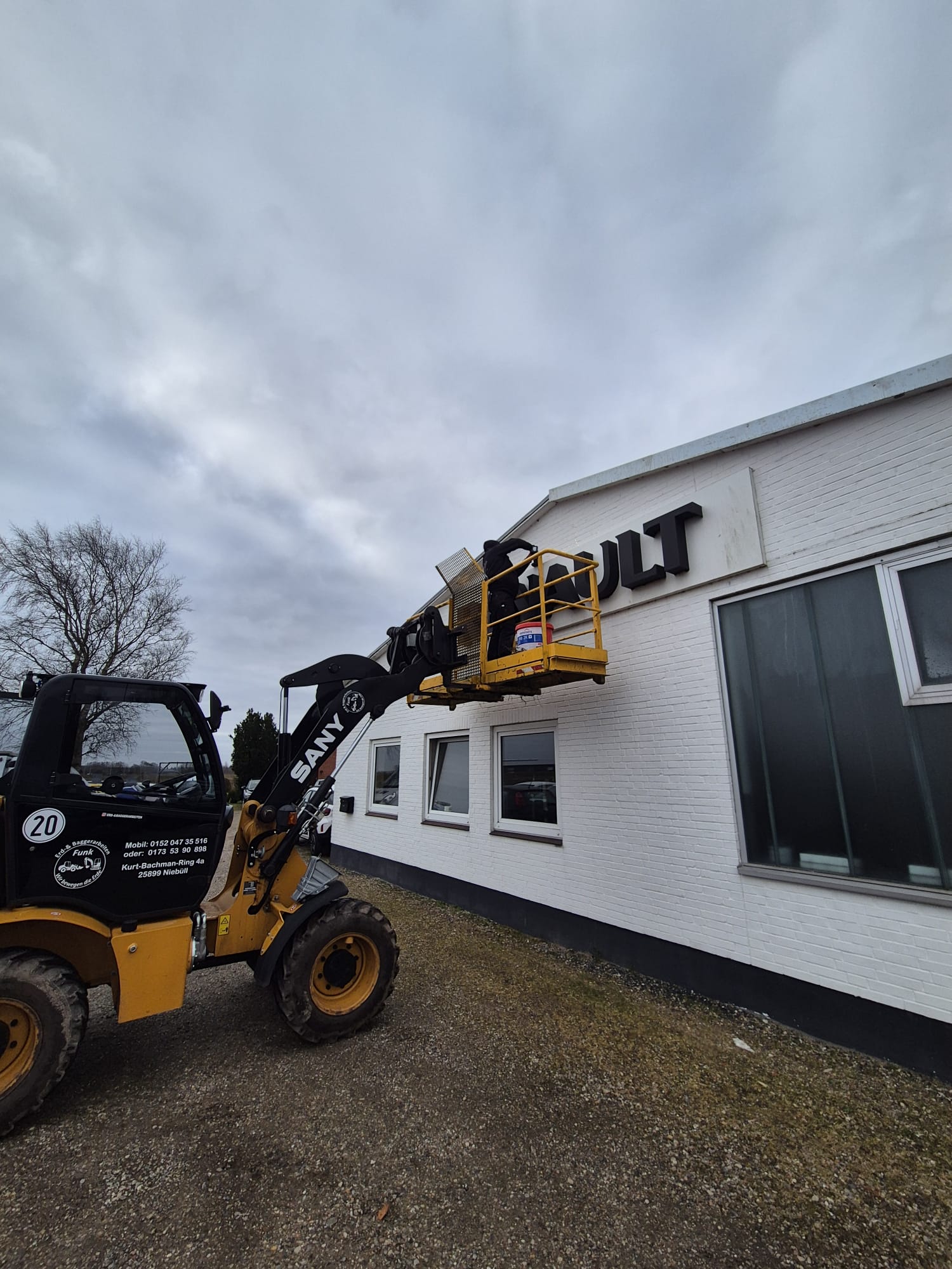 Abbruch & Transport von Erd- und Baggerarbeiten Funk